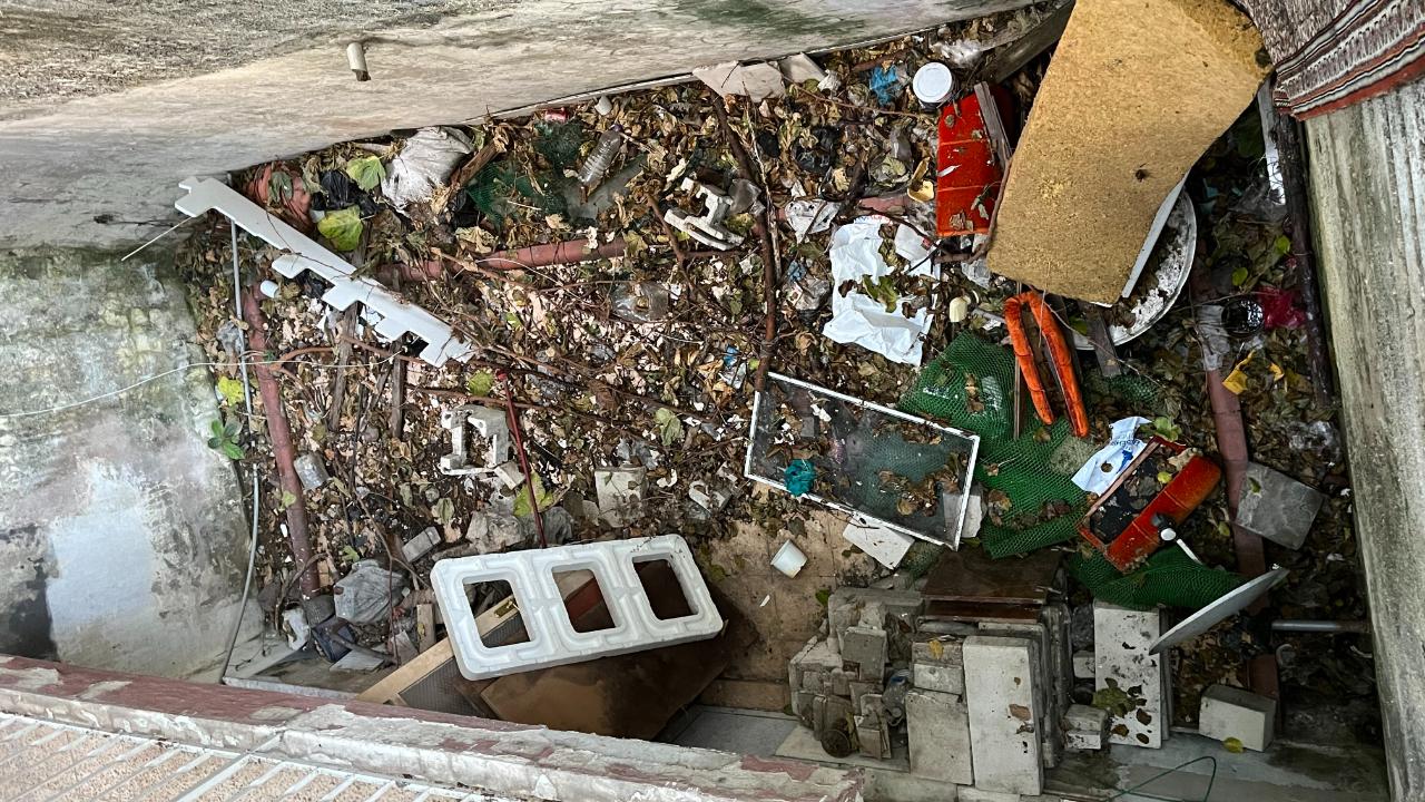 İzmir'de apartmanda ‘çöp ev' isyanı