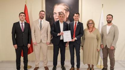 İzmir’in Yaşlı Dostu Şehir unvanı tescillendi
