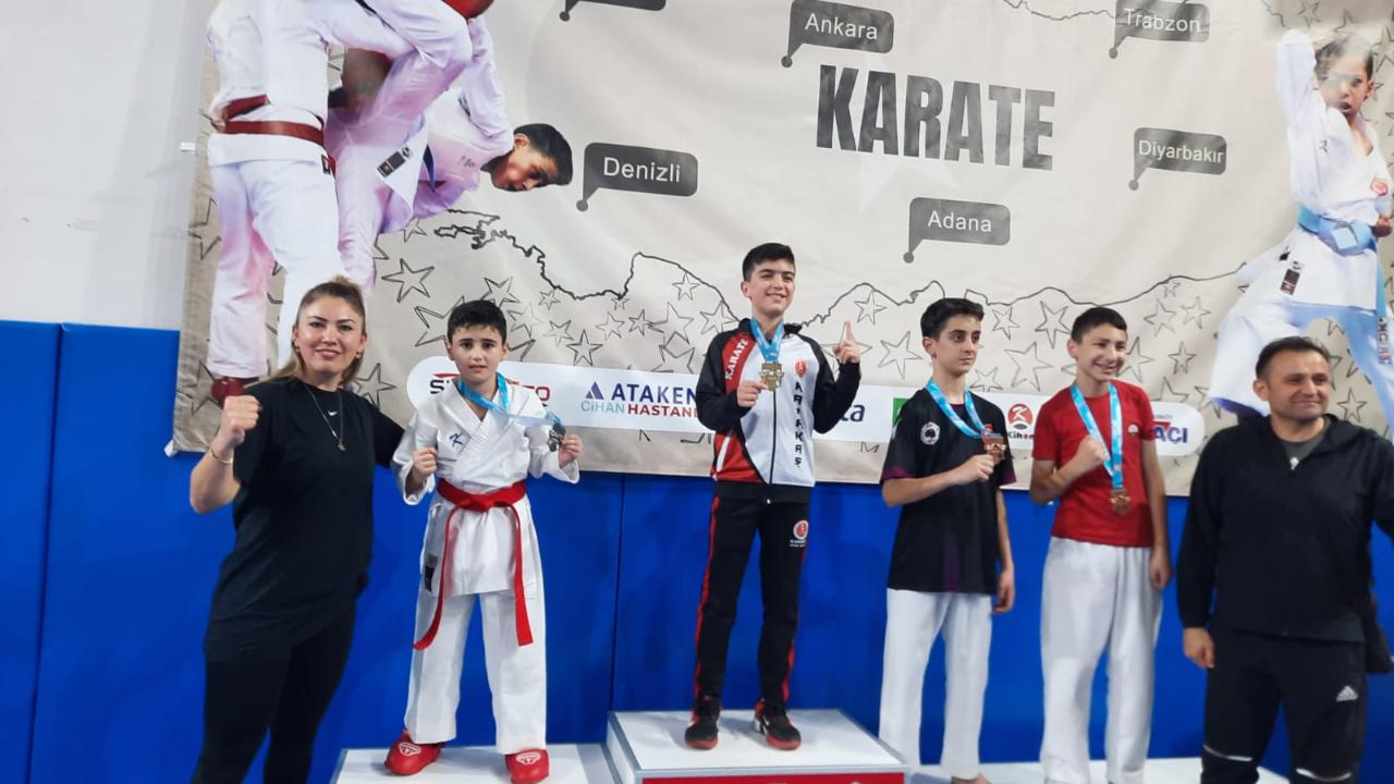 Aliağalı Karatecilerden Denizli’de Büyük Başarı