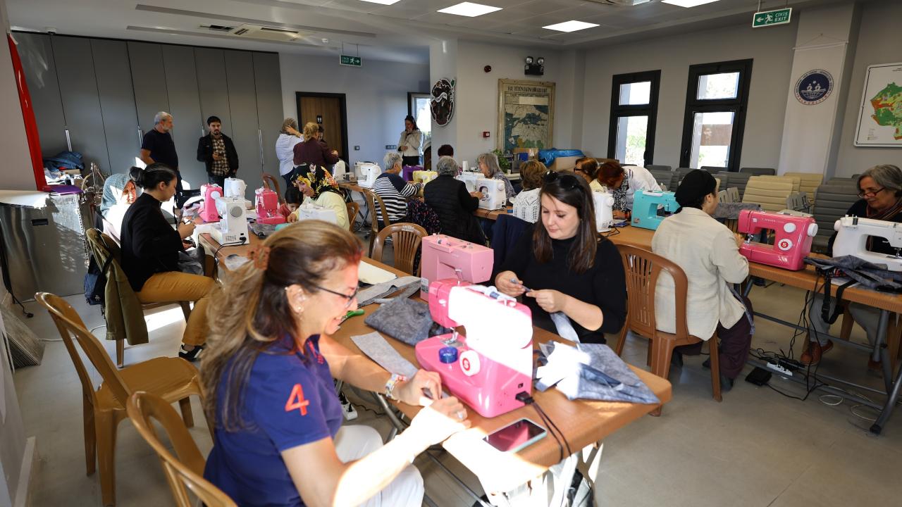 EFES SELÇUK’TA KADINLAR DİKİŞ ATÖLYESİNDE BULUŞTU