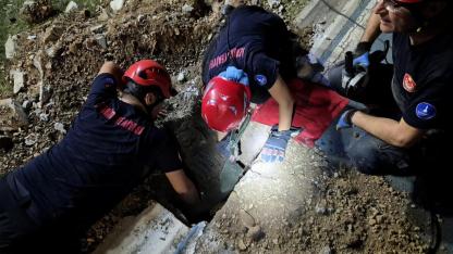 İzmir İtfaiyesi'nden can dostlara hayati müdahale
