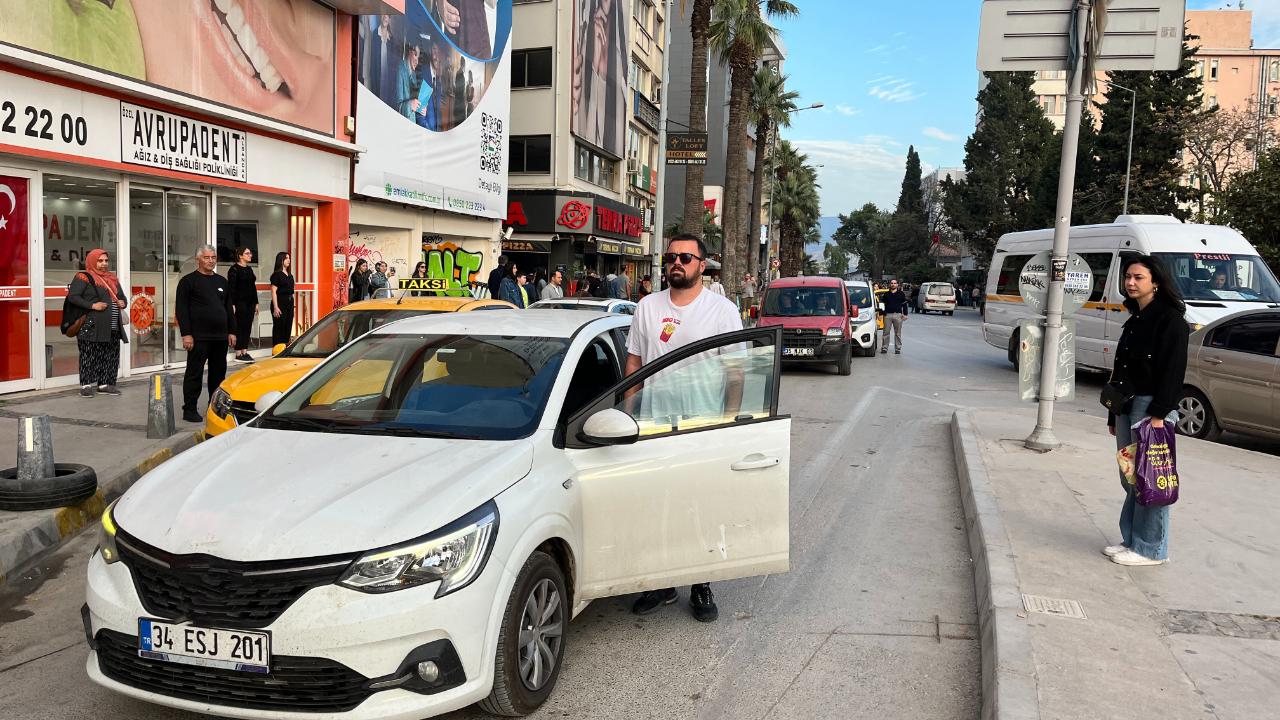 İzmir saat 09.05'te Ata'sını andı