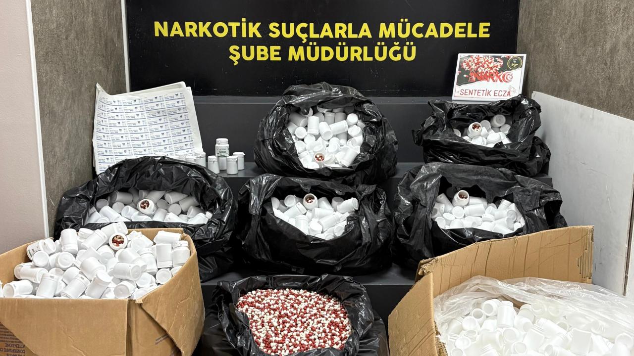 İzmir'de 316 binin üzerinde uyuşturucu hap yakalandı