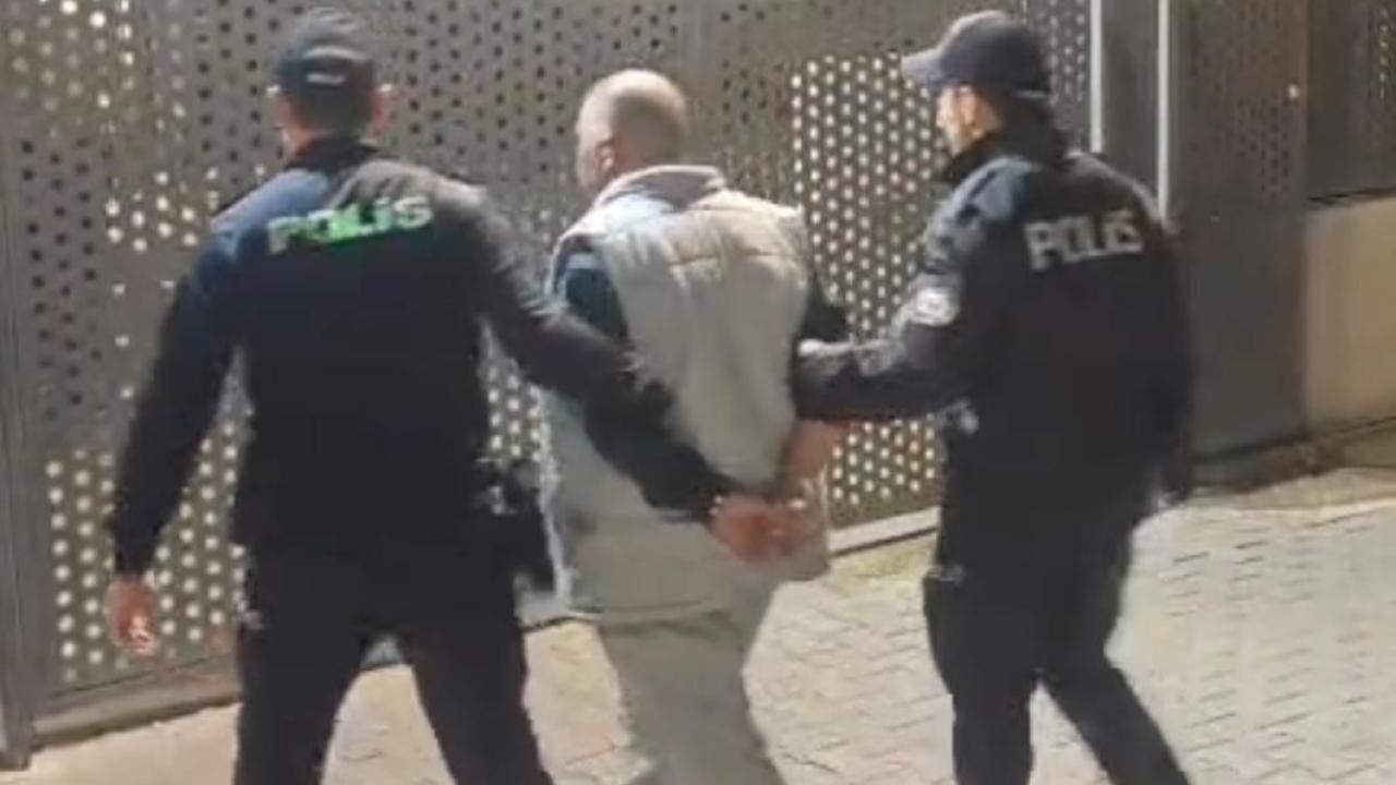 İzmir'de aranan firari şahıs polisten kaçamadı