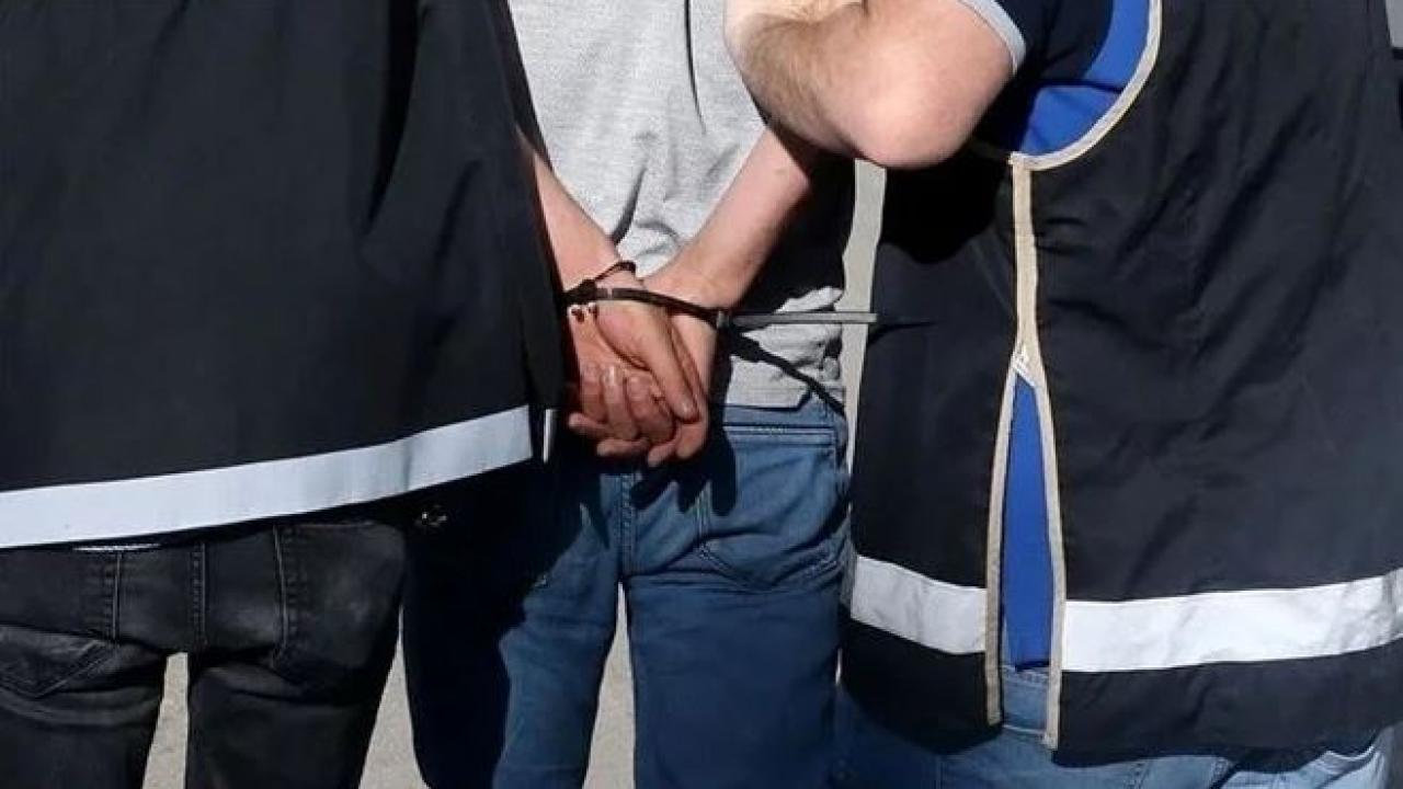 İzmir'de Saraçlar'a operasyon: 2si kamu görevlisi 21 gözaltı