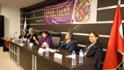 Narlıdere'de kadınlar şiddete karşı seslerini edebiyatla yükseltti
