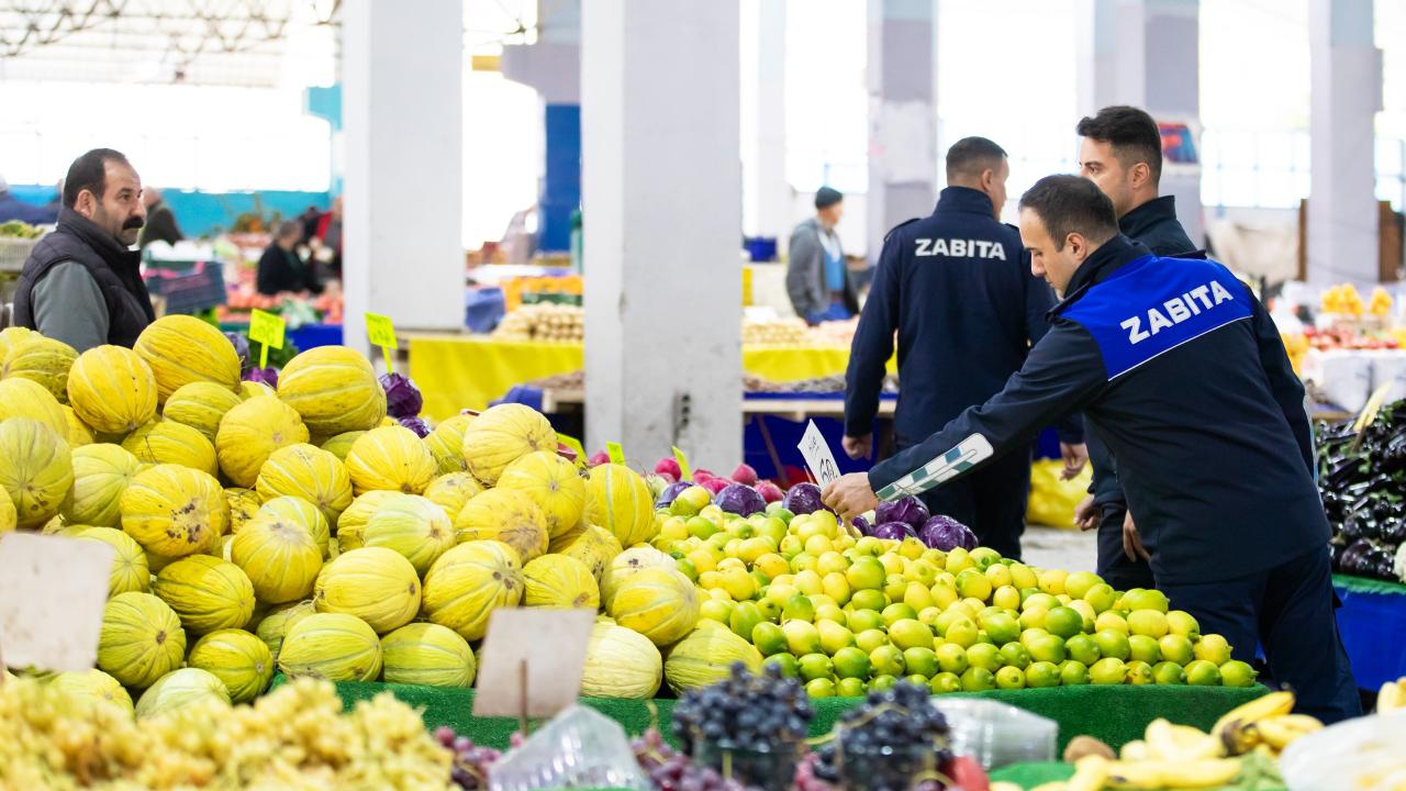 Narşıdere Belediyesi'nden pazar yerinde kapsamlı denetim