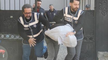 Çocuklarının boğazına bıçak dayayan o babaya tahliye