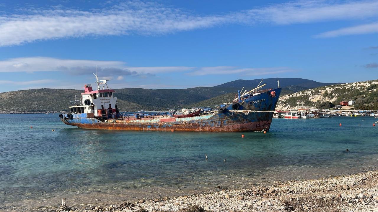 Demircili Sahili'nde asbestli gemi skandalı