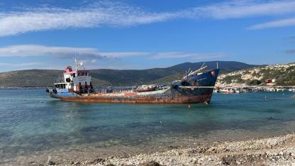Demircili Sahili'nde asbestli gemi skandalı