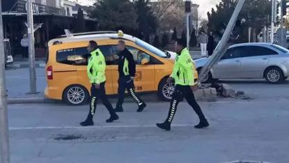 Direksiyonda kalp krizi geçirip, kaza yapn taksi şoförü öldü