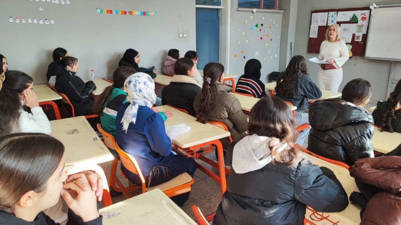 Milyonluk mal varlığını TSK’ya bağışlayan öğretmen "psikoz" çıkmadı, öğrencilerine koştu