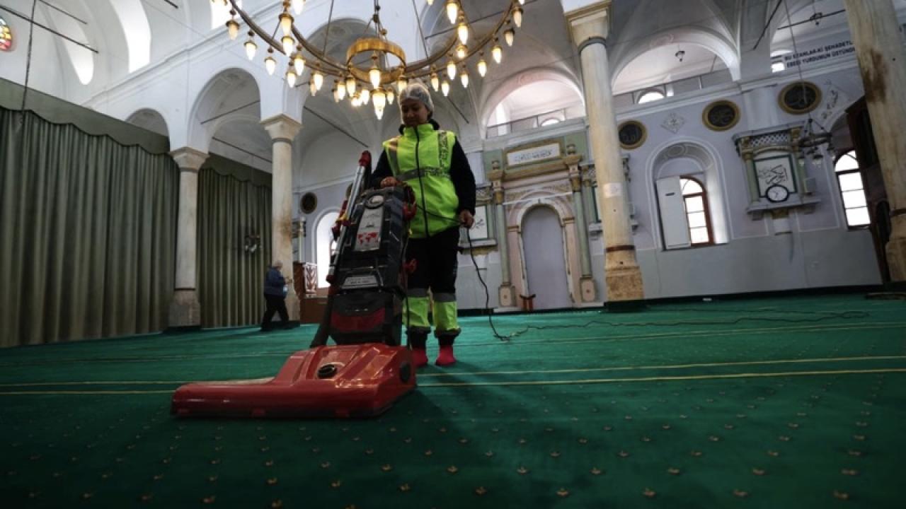 Çeşme Belediyesinden Ramazan öncesi camilerde temizlik