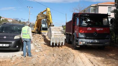 Çeşme Belediyesi'nden yol yenileme seferberliği