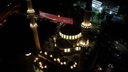 İzmir’de Ramazan ayının ilk teravih namazı kılındı