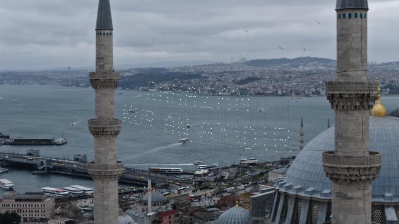 Ramazan-ı Şerif’in müjdecisi mahyalar İstanbul’u süslemeye başladı