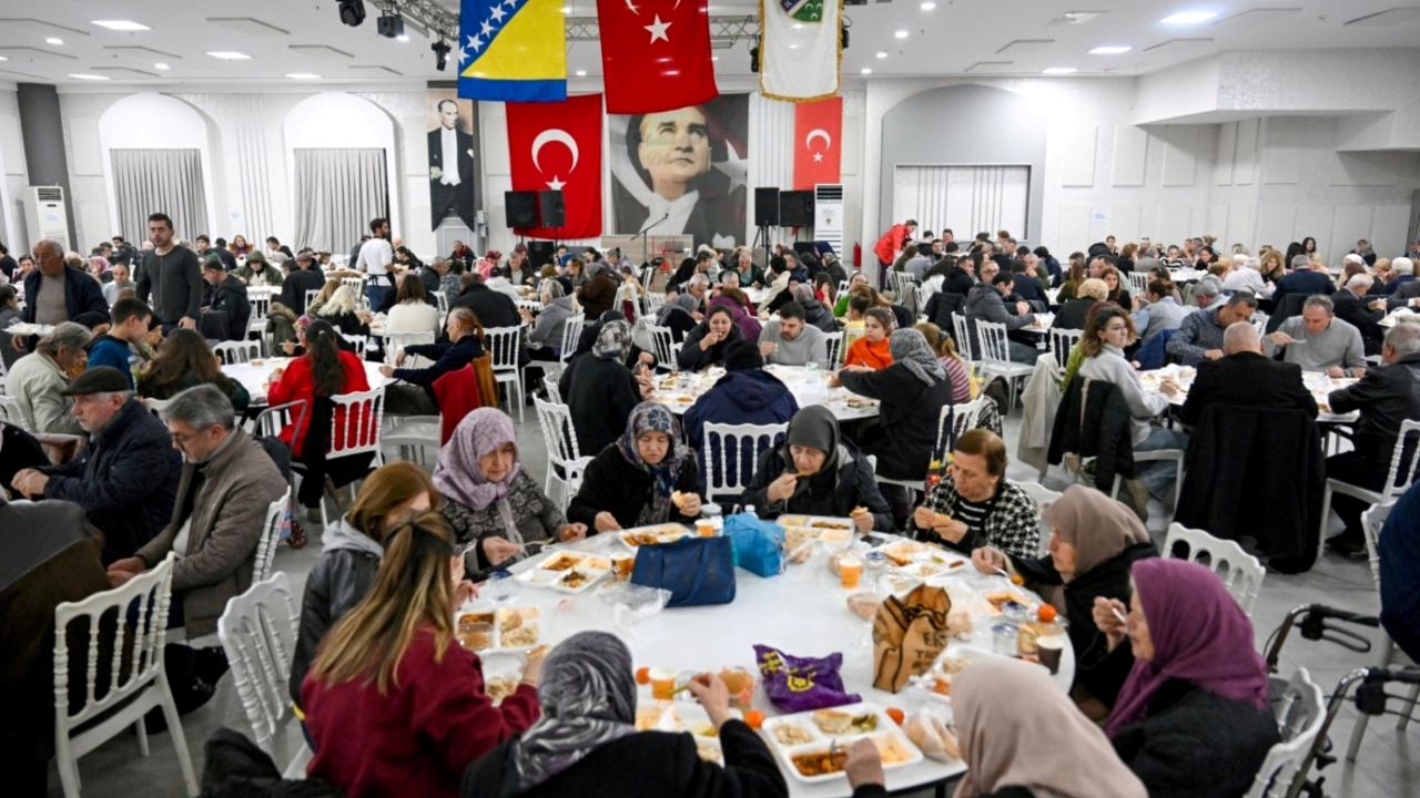 Aynı sofrada, aynı yürekte