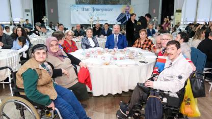 Başkan Pehlivan, Menemenlilerle gönül sofralarında buluştu