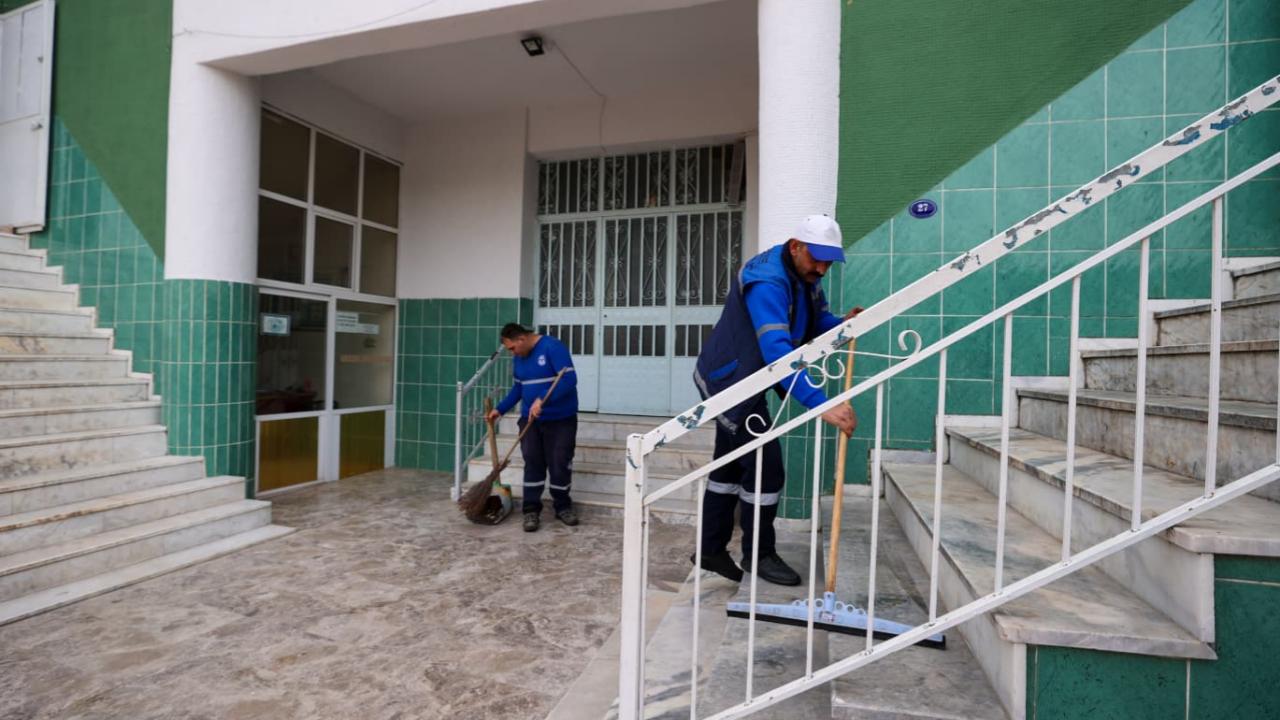 Buca’daki ibadethanelerde bayram temizliği