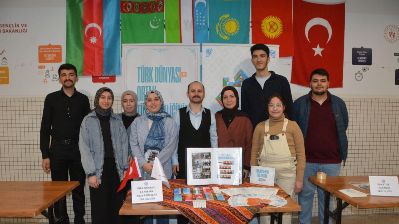 Egeli gençler projelerini “Kampüs İftarları” programında sergiledi