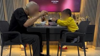 3 yaşındaki oğlunu alkol masasına oturtan baba gözaltında