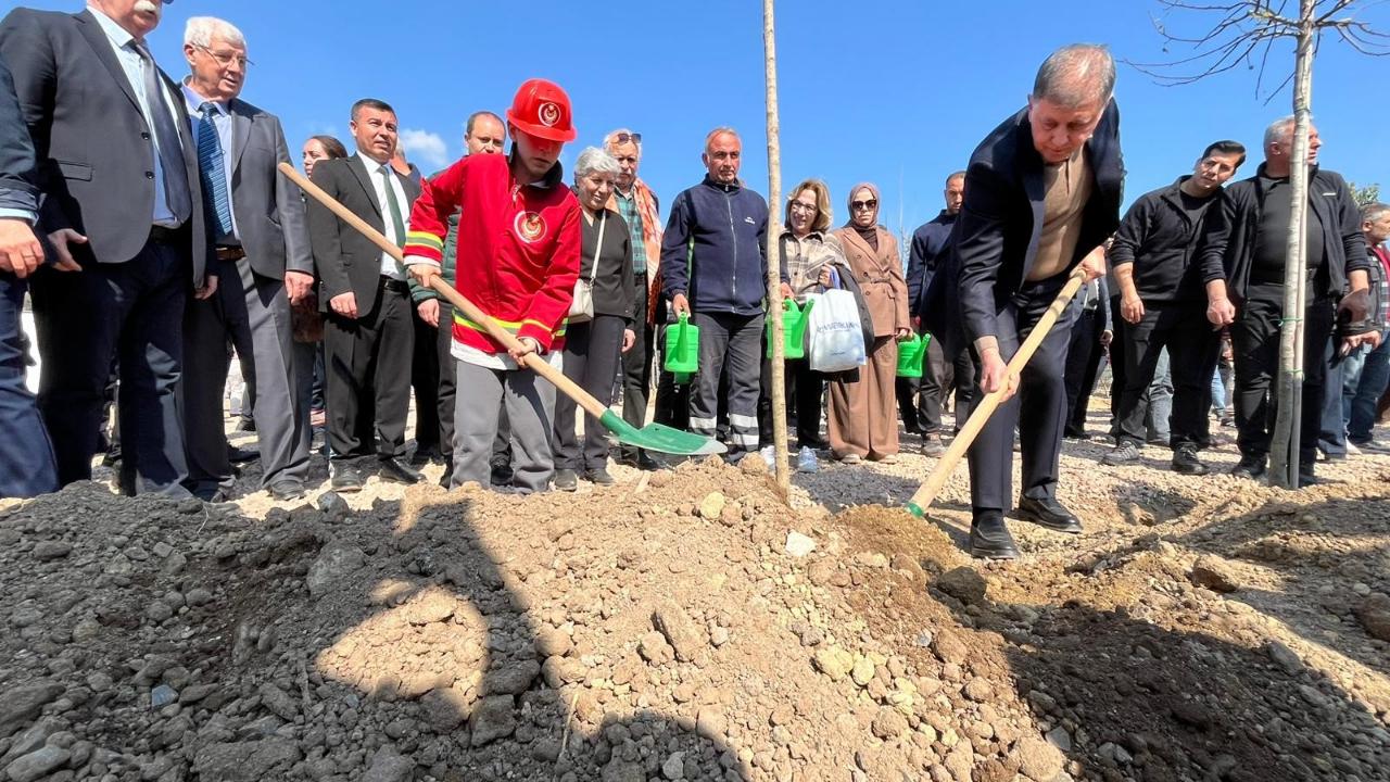 İzmir'de 4 bin 200 ağaçlık 'İtfaiye Korusu' açıldı