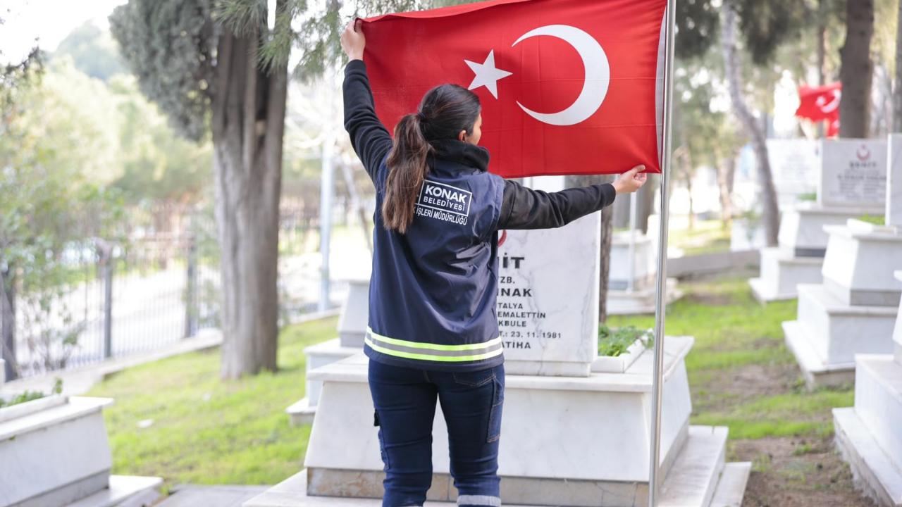 Konak’tan şehitlere vefa: Bayram öncesi temizlik