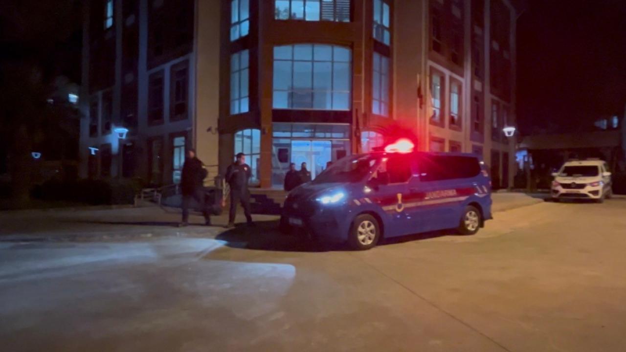 Bayındır’da 3 polisi yaralayan 4 şüpheli tutuklandı