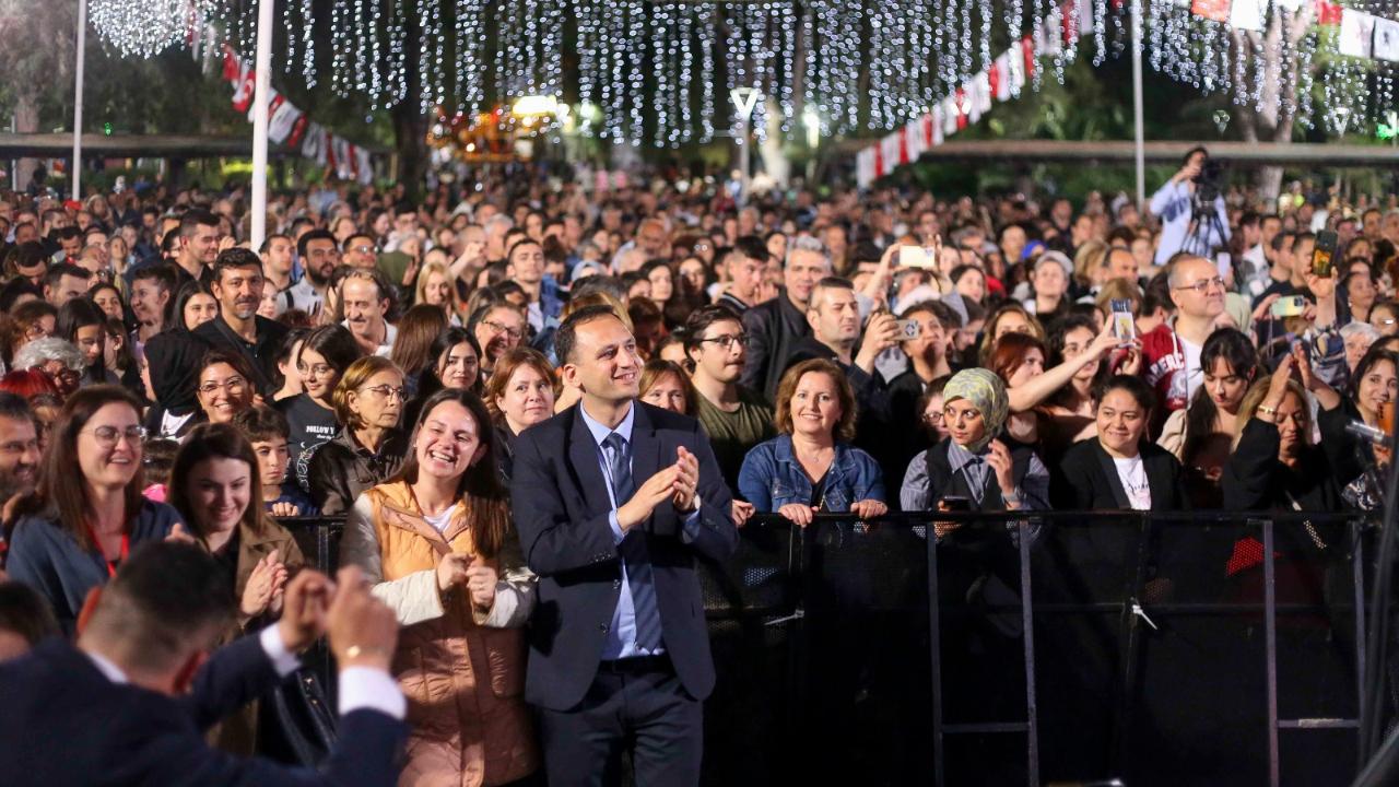 19 Mayıs gençlik sahnesi Küçükpark’ta kuruldu