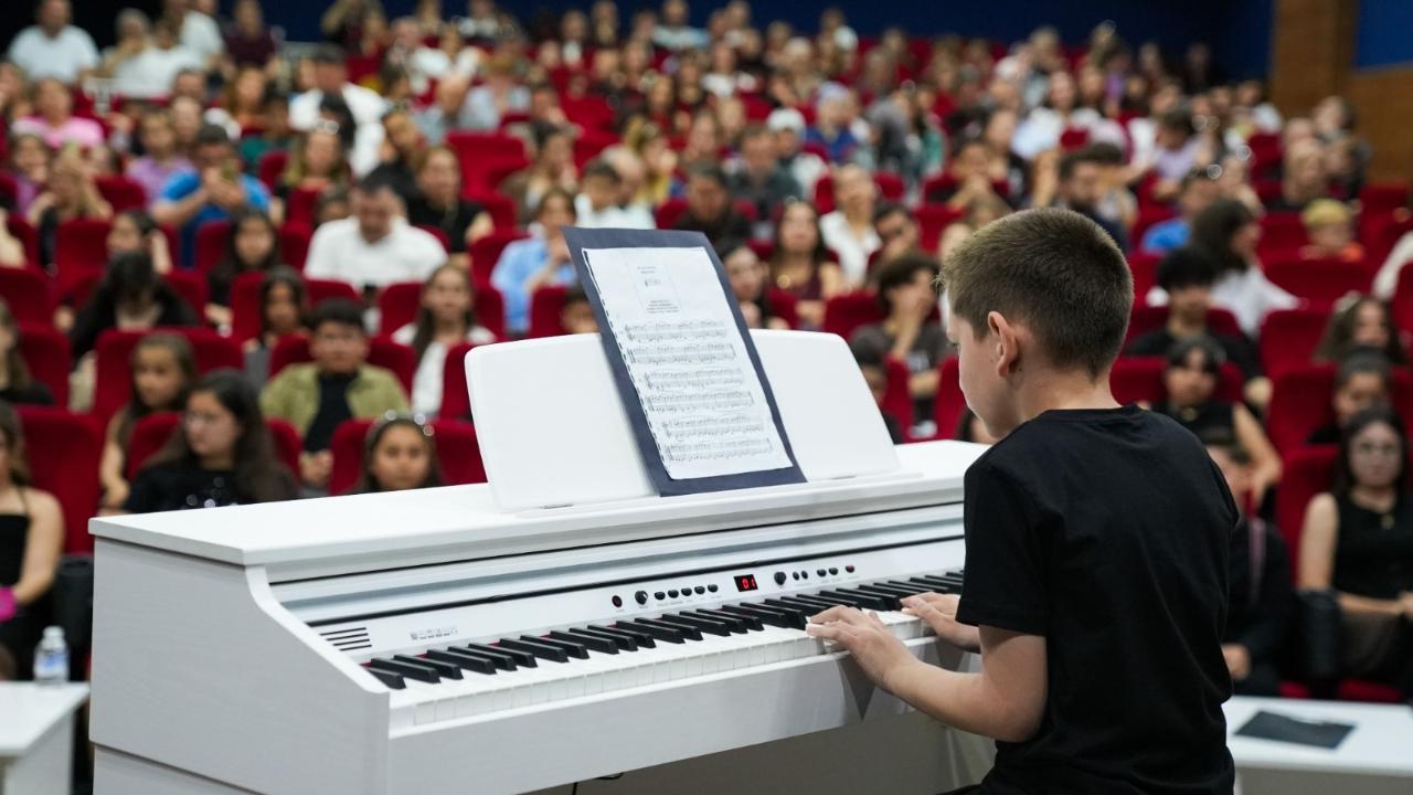 ASEV'den yıl sonu dinletileri ve doğaçlama oyunu