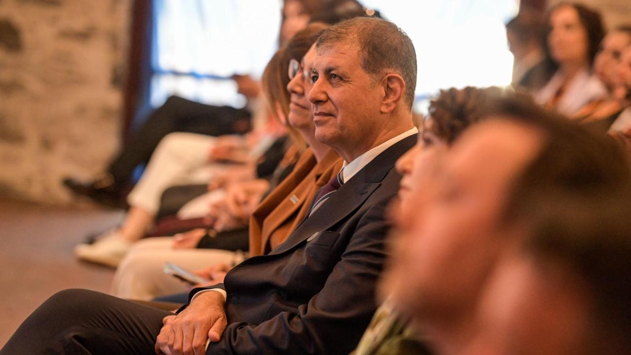 Başkan Tugay’dan Otizm Sempozyumu’nda müjde