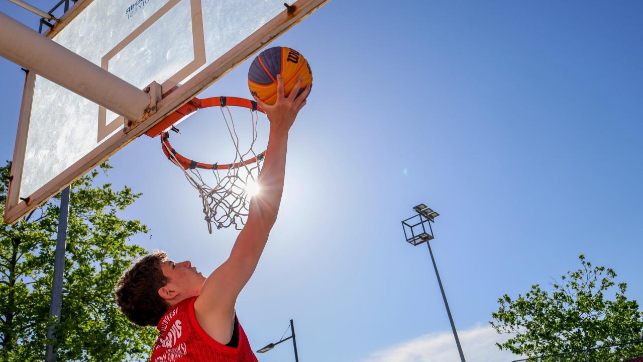 Bayraklı'da 19 Mayıs spor müzik ve gençlik şölenine dönüştü