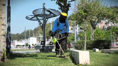 Bayram öncesi İzmir’in parklarında yoğun bakım mesaisi