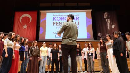 Binlerce koro sanatçısı büyük finalle ödüllerini aldı