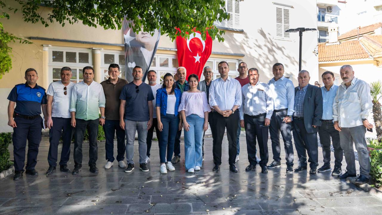 Bornova’da muhtarlarla aynı masada, sorunları ortak çözüm