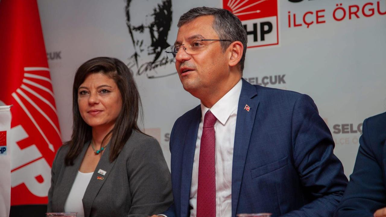 CHP İzmir’in tek kadın ilçe başkanı Onbaşıoğlu’ndan Özel’e destek mesajı!