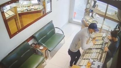 Eşine sürpriz bahanesiyle girdiği kuyumcudan pırlanta çaldı