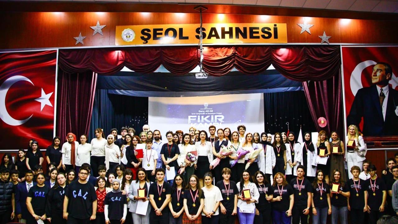 İnovatif projeleri 'Fikir Kampı'nda ödüllendirildi