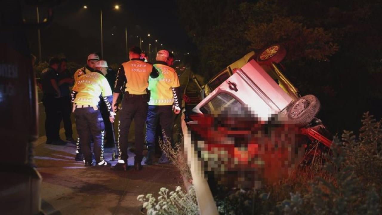 İzmir'de araç şarampole devrildi