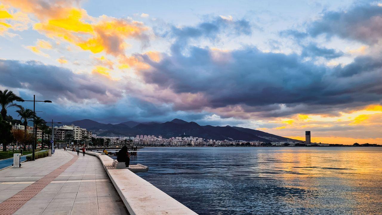 İzmir’de Bahar Havası Devam Ediyor