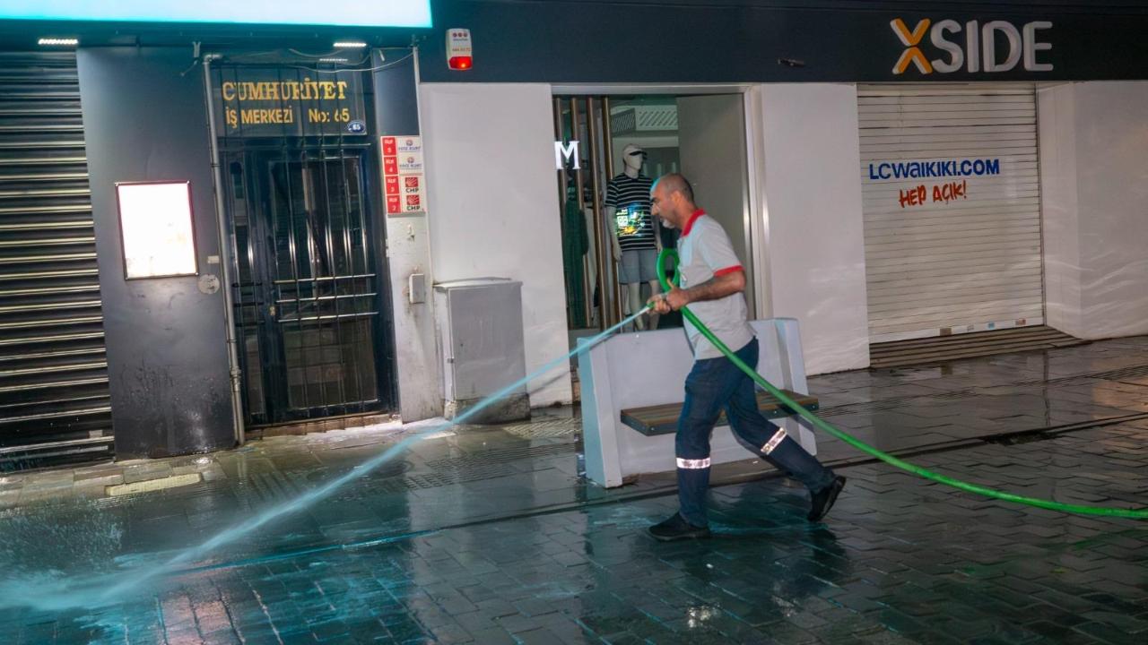 Karşıyaka Çarşısı’nda dip bucak bayram temizliği