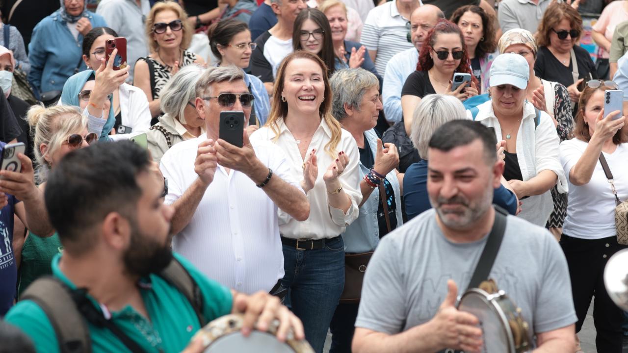 Kemeraltı’nda şenlik başladı