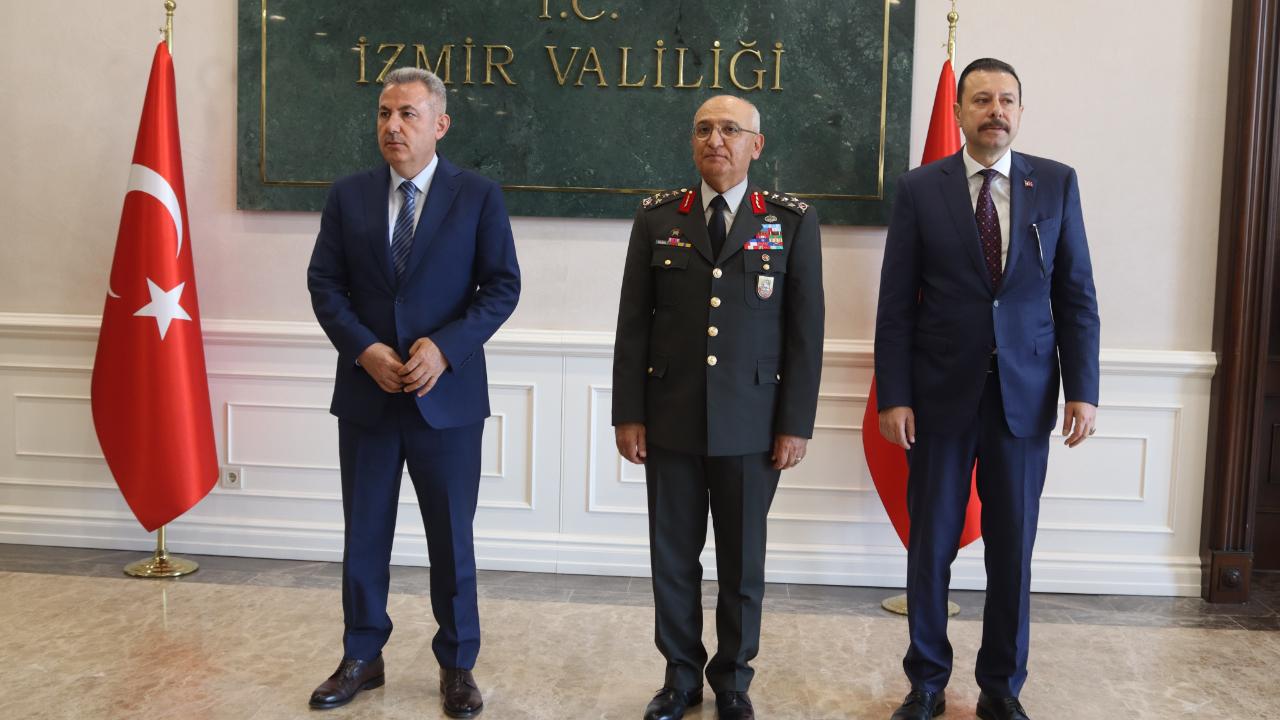 Vali Elban, protokolle bayramlaştı