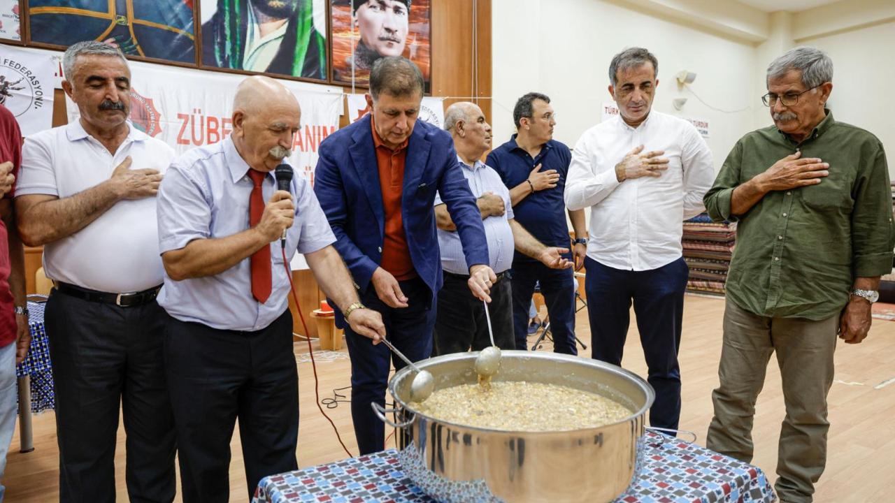 Başkan Tugay aşure lokmasını paylaştı
