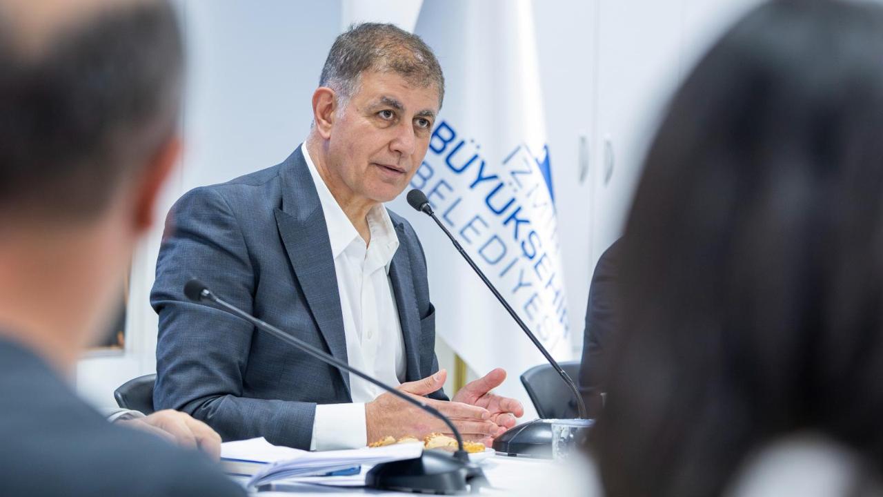 Başkan Tugay: Zeytinin değerini ekonomiye yansıtmalıyız