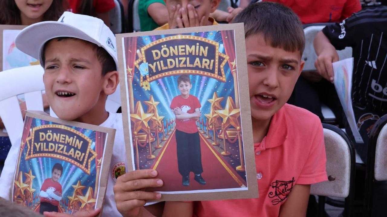 Başkan Tugay’dan Kiraz ve Aliağalı çocuklara karne hediyesi