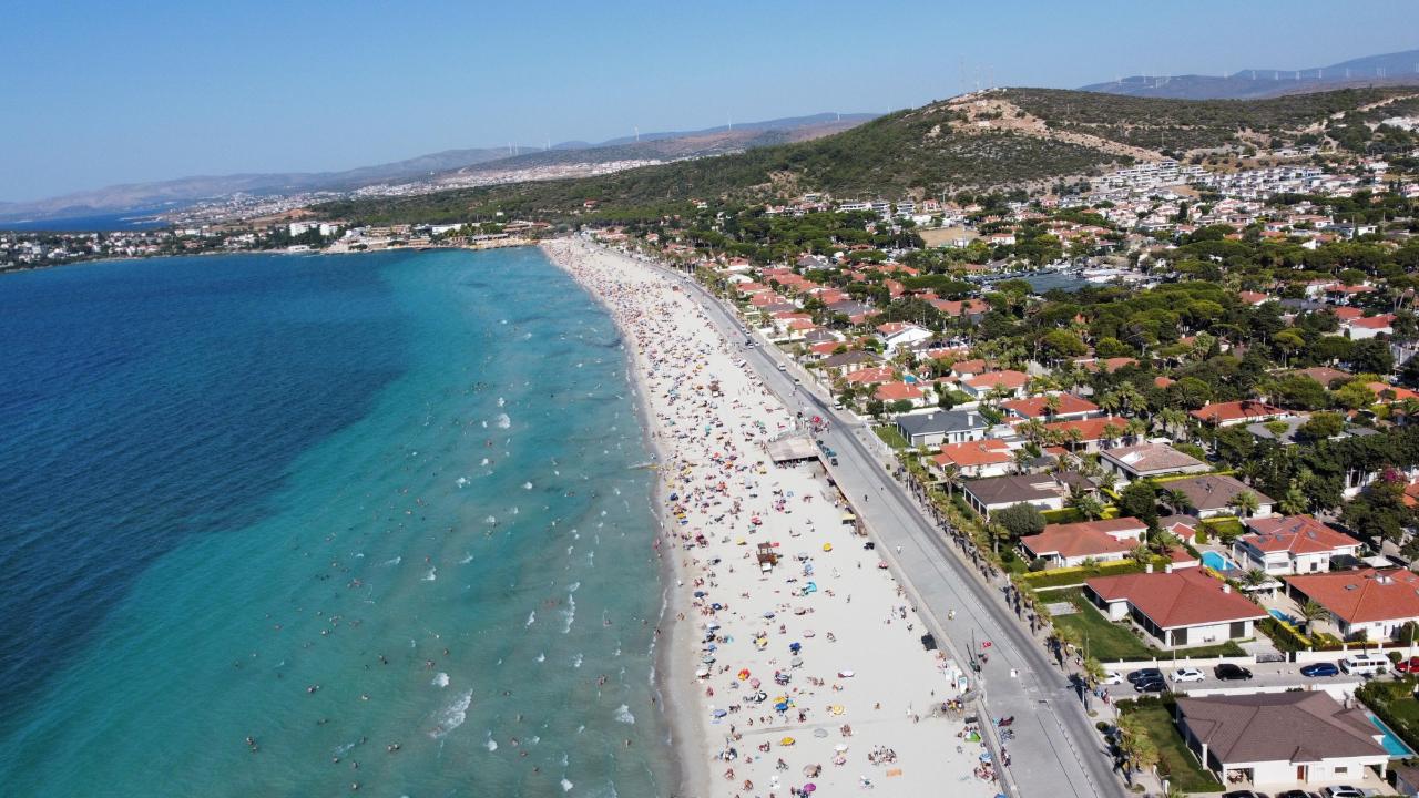 Çeşme'de bayram tatilinde nüfus 1 milyona dayandı