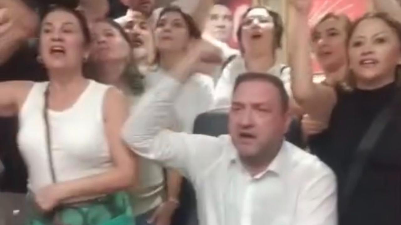CHP İzmir'de olaylı gece