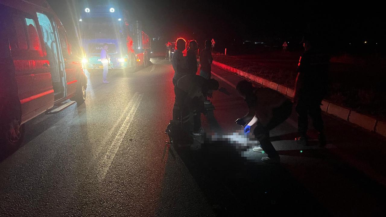 Feci kaza: Önce tır çarptı, sonra otomobil ezdi