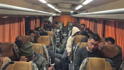 İzmir'de 36 düzensiz göçmen ve 1 göçmen kaçakçısı yakalandı